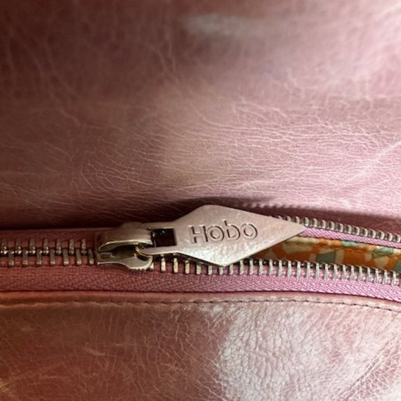 HOBO Shoulder Bag/clutch with metal chain - soft pink - Picture 4 of 10